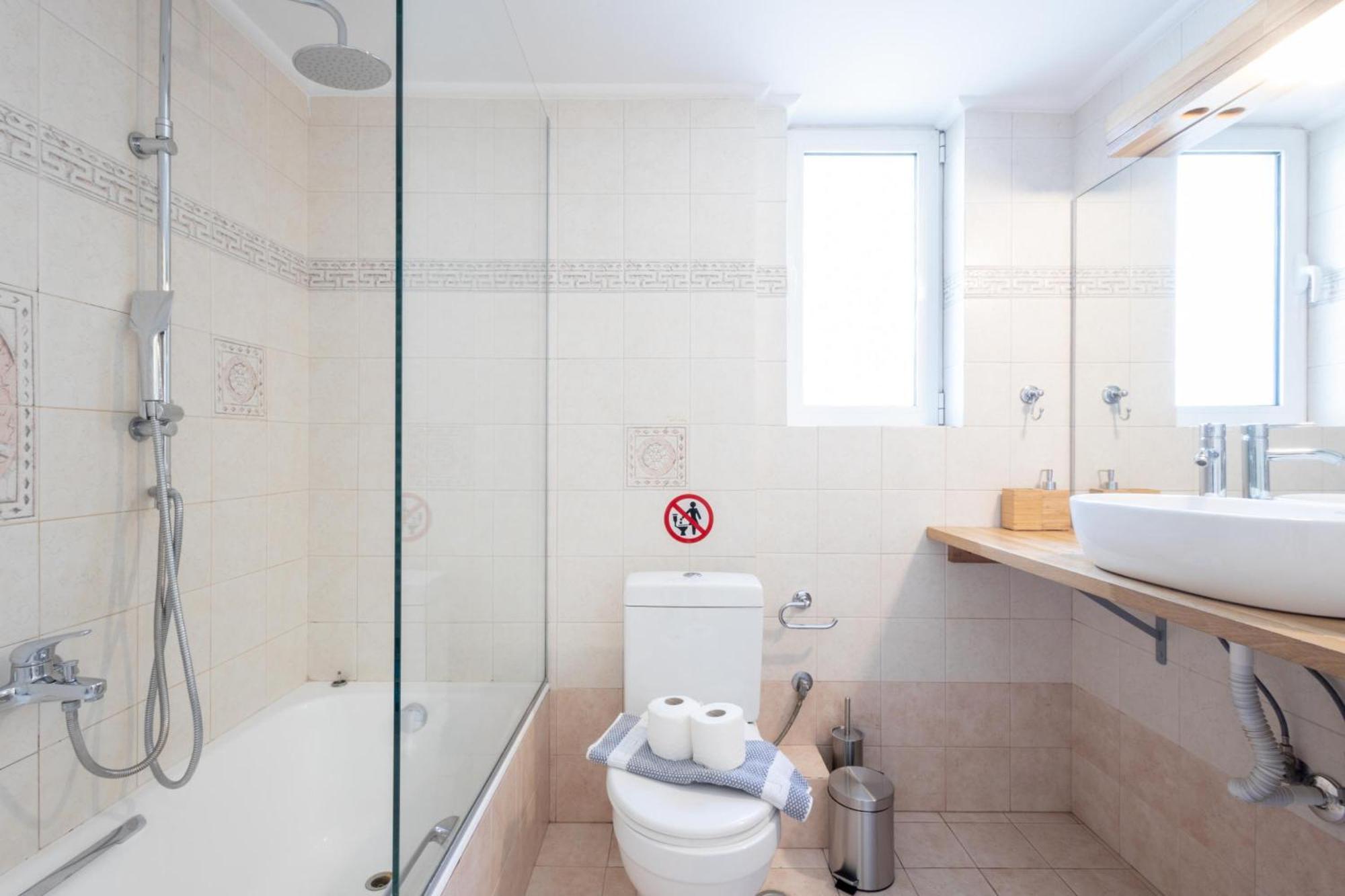 Luxury And Spacious Apt For 6 Guests Athens Exterior photo